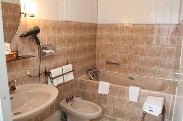 Hotel Aux Armes De France Ammerschwihr Zimmer foto